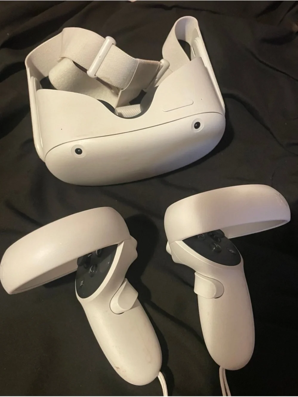 Quest 2 White VR Headset with Controllers